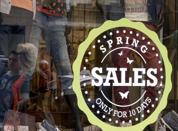 Ξεκινούν οι εκπτώσεις, κλειστά τα καταστήματα την Κυριακή, λέει ο Εμπορικός Σύλλογος Καλαμάτας