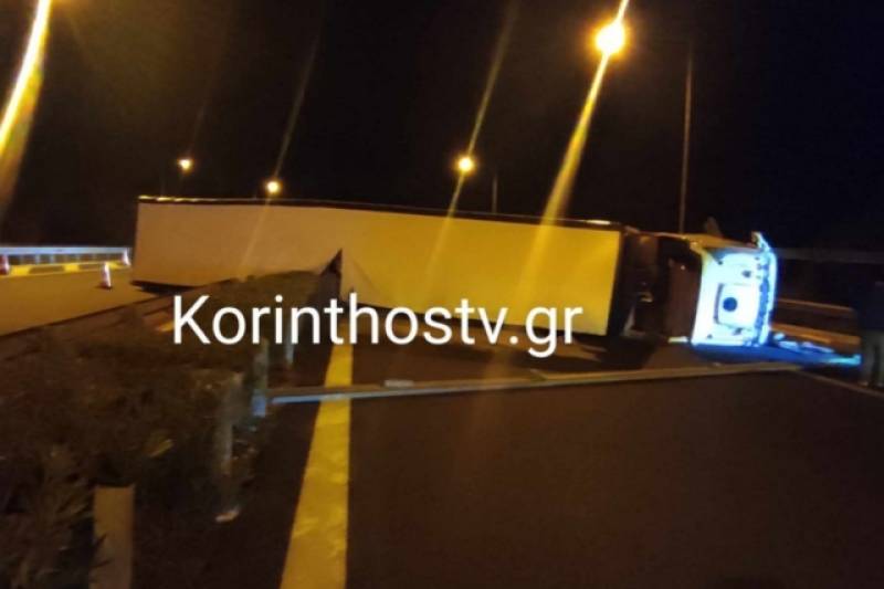 Κλειστός ο αυτοκινητόδρομος: Ανατροπή νταλίκας στην Κορίνθου –Τριπόλεως