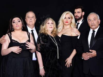 Στην Καλαμάτα η παράσταση “Μπαμπά μην ξαναπεθάνεις Παρασκευή”