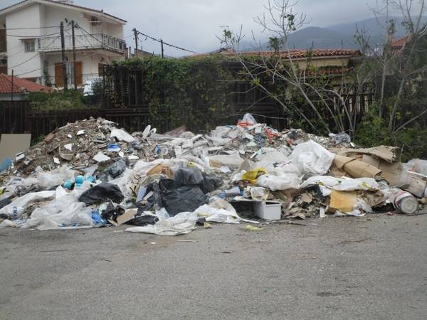 Μπάζα και σκουπίδια