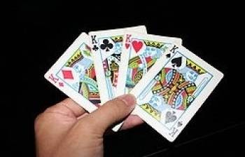 Ο "παπάς" του φόρεσε χειροπέδες στο πανηγύρι της Κυπαρισσίας