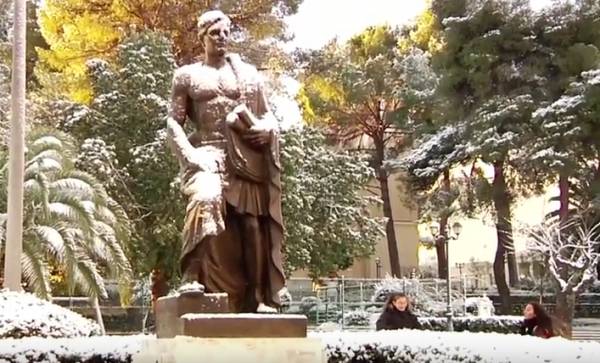 Χιόνια και κλειστά σχολεία σήμερα στο Δήμο Σπάρτης (βίντεο)