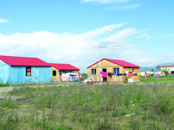 60 λυόμενα για την Μπιρμπίτα παραχωρεί το Υποδομών στο Δ. Καλαμάτας