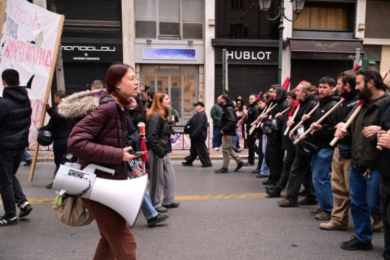 Απεργία: Μεγάλες συγκεντρώσεις σε Αθήνα και Θεσσαλονίκη (βίντεο)