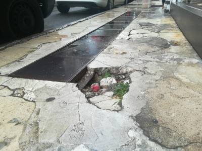 Επικίνδυνο πεζοδρόμιο