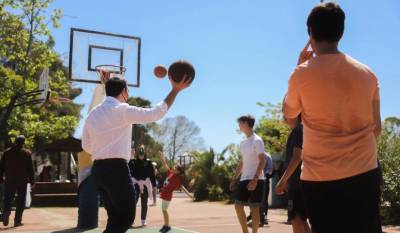 Τσίπρας: Στο Παιδικό Χωριό SOS στη Βάρη ανήμερα του Πάσχα