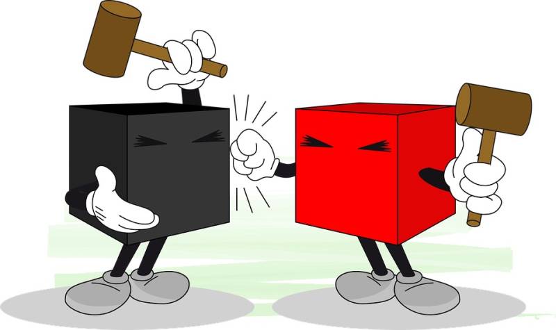 Προεκλογικές καταγγελίες για αναθέσεις και παρατάσεις