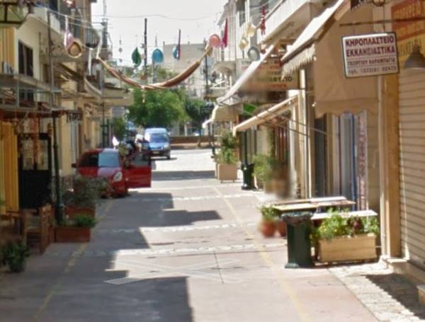 Παρέλαση μηχανών στον πεζόδρομο της Αμφείας