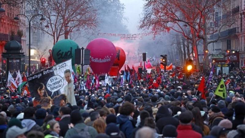 Σε απεργιακό κλοιό από αύριο η Γαλλία