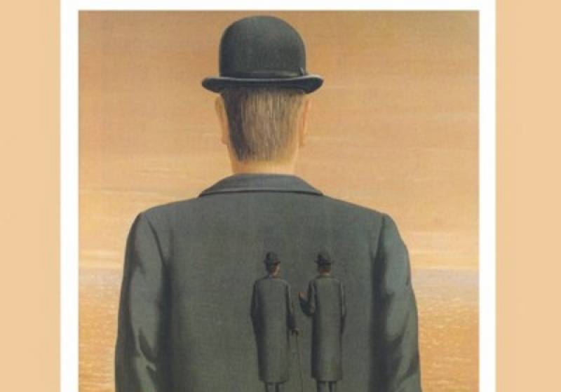 Μπεσνίκ Μουσταφάι: Αυτοπροσωπογραφία με τηλεσκόπιο Ι Εκδόσεις ΕΠΙΚΕΝΤΡΟ