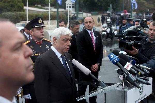 Παυλόπουλος: "Εύχομαι του χρόνου ο λαός μας να ζει κάτω από καλύτερες συνθήκες"