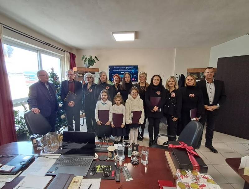 Κάλαντα και ευχές στον δήμαρχο Σπάρτης Μιχάλη Βακαλόπουλο (φωτογραφίες)