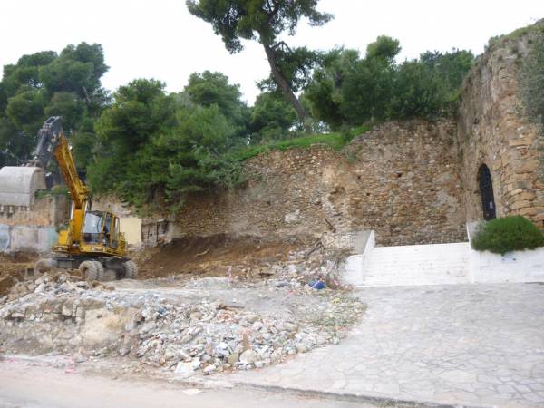 Κατεδαφίστηκε το ελαιοτριβείο Σπυρίδη στην Καλαμάτα