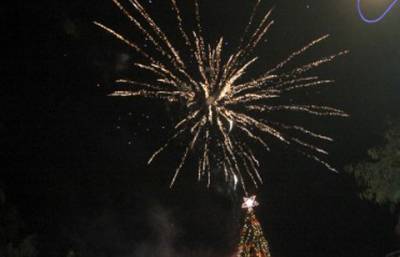 Φωταγώγηση του δέντρου στο ΒΙΟΠΑ Καλαμάτας