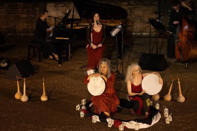 Η παράσταση "Χιονάτες" στο Δημοτικό Ωδείο Καλαμάτας