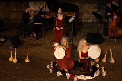 Η παράσταση "Χιονάτες" στο Δημοτικό Ωδείο Καλαμάτας