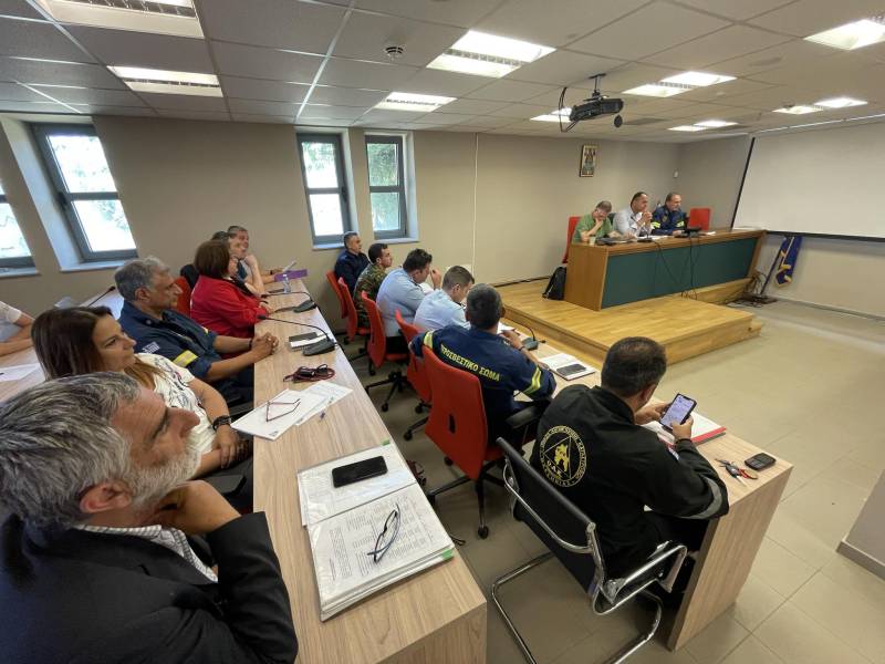 Συνεδρίαση Πολικής Προστασίας Καλαμάτας: Ανάγκη συνεργασίας για αντιμετώπιση πυρκαγιών