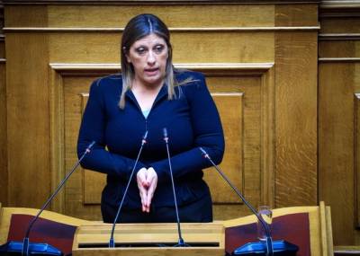 Κωνσταντοπούλου: Καταγγελία στη Βουλή για την απαγόρευση εισόδου συγγενών θυμάτων Τεμπών