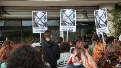 Συγκεντρώσεις διαμαρτυρίας για την πτώση του φοιτητή στο ΑΠΘ - Η απάντηση του Πρύτανη (βίντεο)