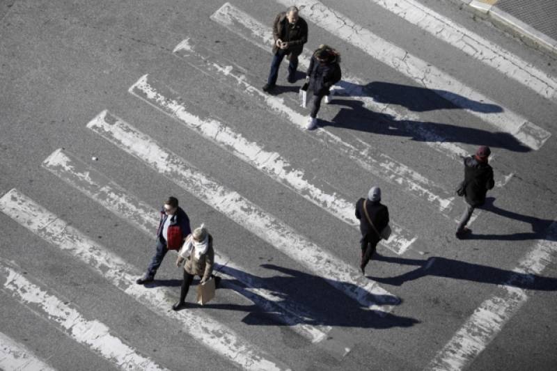 Ευρωβαρόμετρο: Μεγαλύτερη προστασία ζητούν από την ΕΕ οι πολίτες