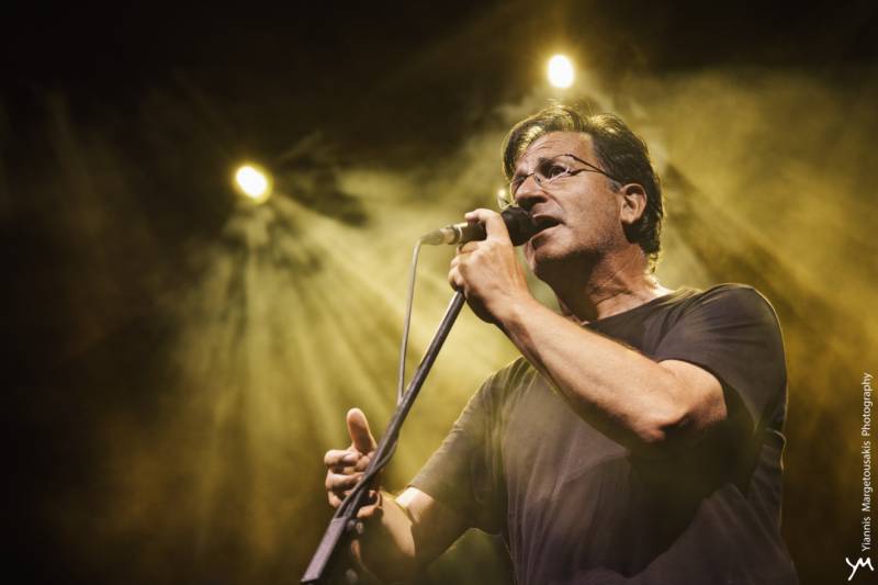 Θανάσης Παπακωνσταντίνου: Κι άλλες ημερομηνίες συναυλιών μετά το sold out