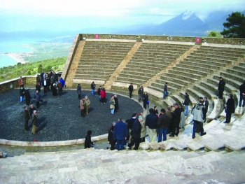 Παρουσία πολλών προσωπικοτήτων της τέχνης: Σημαντική συνάντηση για την λειτουργία του Ανοιχτού Θεάτρου Μάνης