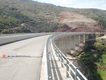 Ψάχνουν &quot;παράκαμψη&quot; για 1,5 εκατομμύριο ευρώ προκειμένου να παραδοθεί φέτος το Παραδείσια - Τσακώνα