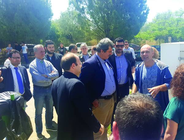 Δελτία Τύπου, ψέματα και κρυφές συσκέψεις