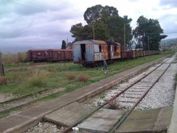 Από το Καλό Νερό έως την Κυπαρισσία: Ο δήμος καθαρίζει τη σιδηροδρομική γραμμή