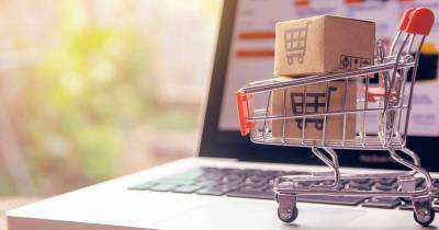 Με λιγότερα και φθηνότερα προϊόντα γεμίζουν οι καταναλωτές το ηλεκτρονικό τους «καλάθι»
