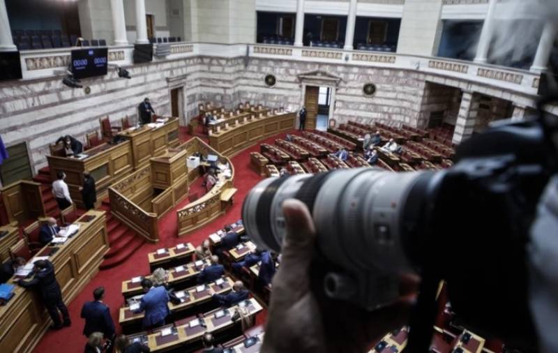 Υπαίθριο εμπόριο: Στην Ολομέλεια το νομοσχέδιο - Πότε θα γίνεται ανάκληση άδειας