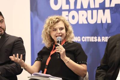 Έφη Παναγοπούλου: &quot;ΤΝ και Παραγωγή Κειμένου - Από τη Λογοτεχνία και τον Ρόλο του Δημιουργού στην Ψηφιακή Ασφάλεια για τα Παιδιά&quot;