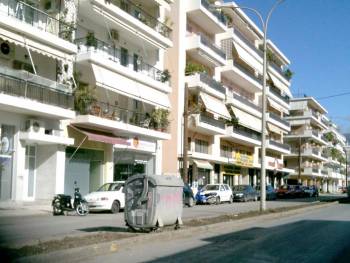 Ο δρόμος με τις... κομμένες λεύκες