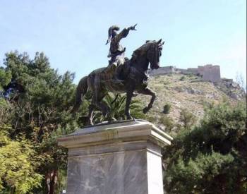 Σταυρόλεξο για δυνατούς λύτες η αποκατάσταση του έφιππου Κολοκοτρώνη στο Ναύπλιο