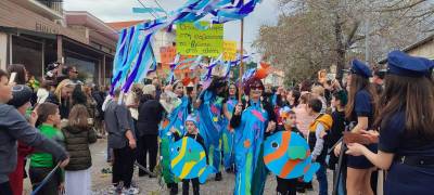 Εκατοντάδες καρναβαλιστές ξεφάντωσαν στα Φιλιατρά (βίντεο-φωτογραφίες)