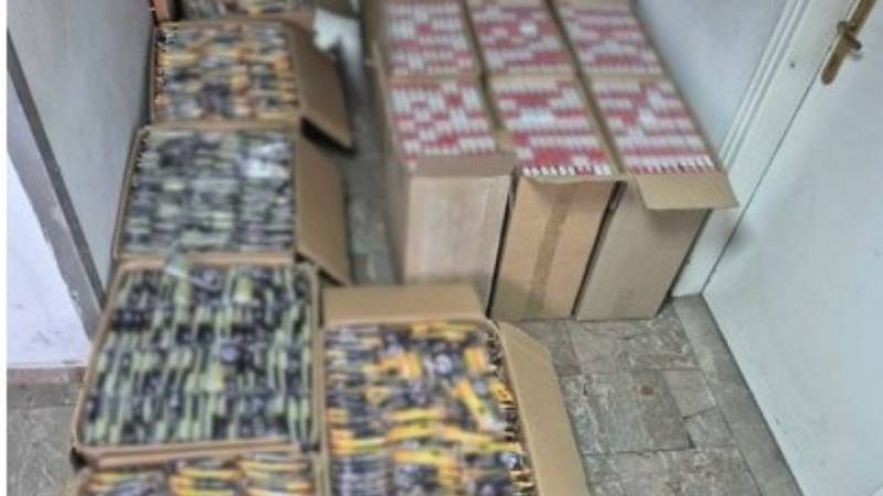 Σε αστυνομική επιχείρηση κατασχέθηκαν 6.000 πακέτα λαθραίων τσιγάρων και πάνω από 100 κιλά λαθραίου καπνού