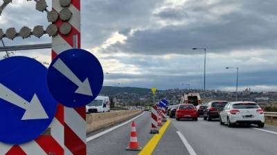 Καραμπόλα τριών οχημάτων στην Περιφερειακή - Γέμισε ψωμιά το οδόστρωμα