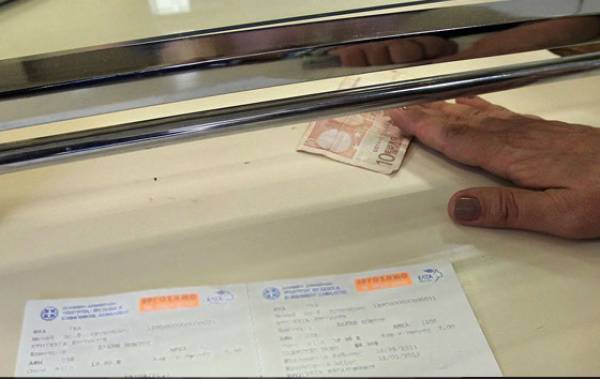 Ουρές για εργόσημα στα ΕΛΤΑ Κυπαρισσίας