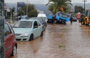 Οι αρμόδιοι της καλοκαιρίας και οι αναρμόδιοι της μπόρας.