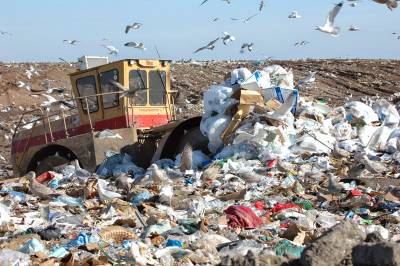 Τατούλης εναντίον όλων για τη διαχείριση σκουπιδιών