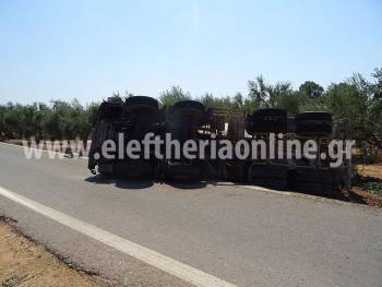 Μπετονιέρα ανατράπηκε στο δρόμο Φιλιατρά - Γαργαλιανοι (φωτογραφίες)