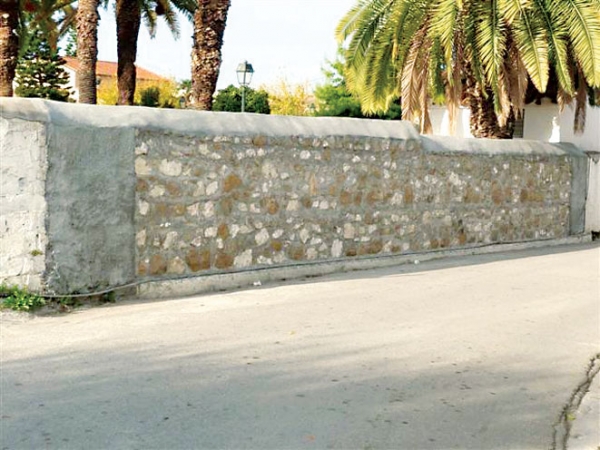 Αποκαταστάθηκε η ζημιά στη μάντρα του νεκροταφείου