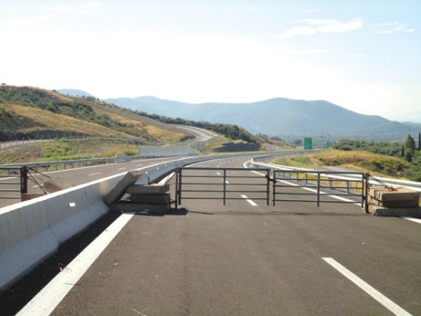 Στην κυκλοφορία πριν τα Χριστούγεννα το Παραδείσια - Τσακώνα