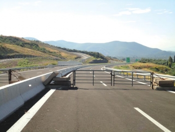 Στην κυκλοφορία πριν τα Χριστούγεννα το Παραδείσια - Τσακώνα