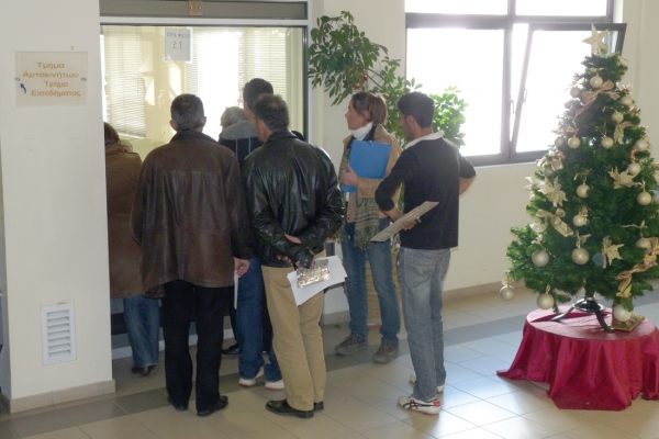 Παραδόθηκαν οι πινακίδες στη ΔΟΥ Καλαμάτας: Ακινητοποιήθηκαν 2.300 αυτοκίνητα