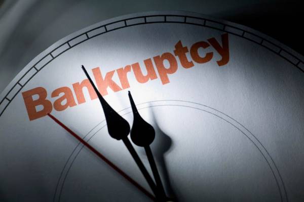 Με λαϊκισμούς και ρουσφετάκια βυθιζόμαστε στο απόλυτο χάος
