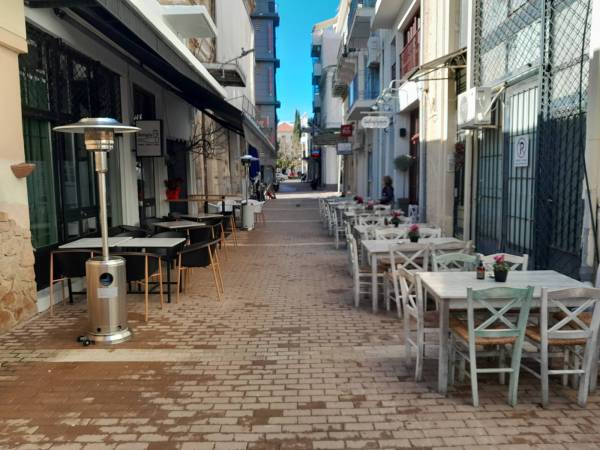 Δήμος Καλαμάτας: Νέοι χώροι για τραπεζοκαθίσματα