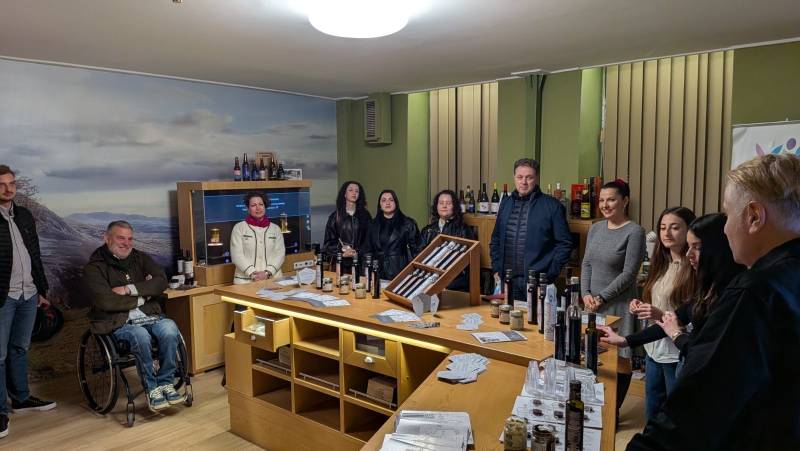 Συνεχίζονται οι παρουσιάσεις στο Εκθετήριο Μεσσηνιακών Προϊόντων στο Ιστορικό Δημαρχείο Καλαμάτας - Το πετιμέζι στο επίκεντρο