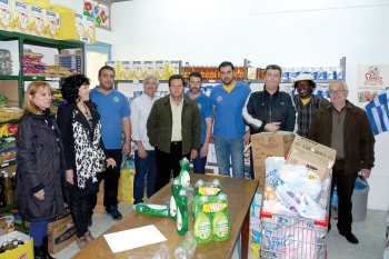 2.600 κουτιά γάλα στο Κοινωνικό Παντοπωλείο από το Σωματείο Εργατοϋπαλλήλων της Καπνοβιομηχανίας Καρέλια