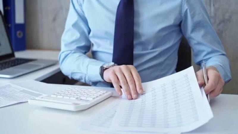 ΑΑΔΕ: Απλοποιείται η διακοπή εργασιών για επαγγελματίες και επιχειρήσεις